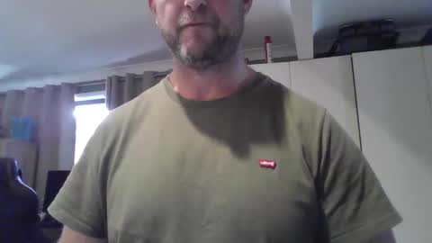 Snapshot of bazooka76 chatting on November 2025 01:44:01 AM bazooka76 online show from November 2025 01:44:01 AM