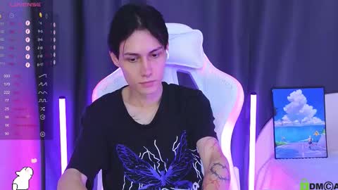 Aiden online show from October 2025 12:58:01 AM