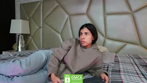 Helena  Evan online show from December 2025 11:06:01 AM