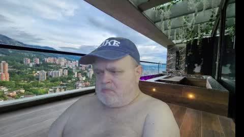 Snapshot of bear4muscle chatting on October 2025 09:58:02 PM Dookie online show from October 2025 09:58:02 PM