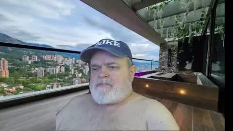 Snapshot of bear4muscle chatting on November 2025 01:44:01 AM Dookie online show from November 2025 01:44:01 AM