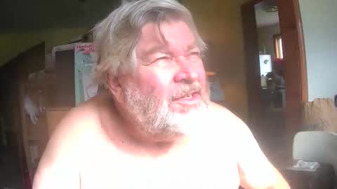 Snapshot of bear8620 chatting on April 2026 08:57:02 PM bear online show from April 2026 08:57:02 PM