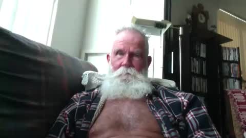 Snapshot of beardbushy chatting on September 2025 05:28:01 PM beardbushy online show from September 2025 05:28:01 PM