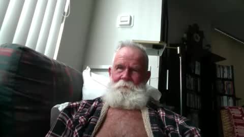 Snapshot of beardbushy chatting on March 2026 04:01:01 PM beardbushy online show from March 2026 04:01:01 PM