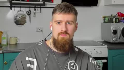 Snapshot of bearded_legend chatting on March 2025 10:24:01 PM Zeus online show from March 2025 10:24:01 PM