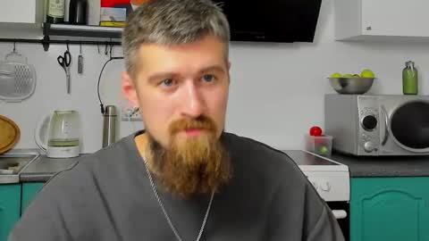 Snapshot of bearded_legend chatting on September 2025 03:41:02 AM Zeus online show from September 2025 03:41:02 AM