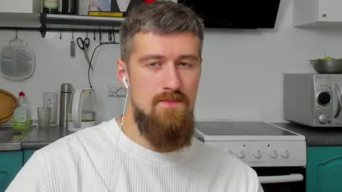 Snapshot of bearded_legend chatting on September 2025 03:19:02 AM Zeus online show from September 2025 03:19:02 AM