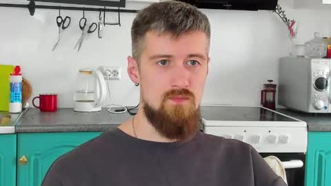 Snapshot of bearded_legend chatting on May 2026 01:28:01 PM Zeus online show from May 2026 01:28:01 PM