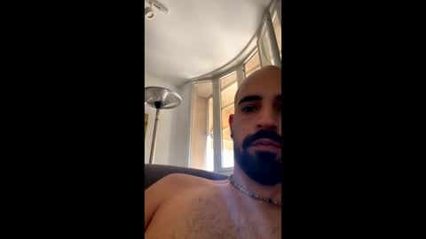Snapshot of beardedbaldy_09 chatting on October 2025 10:01:01 AM Ask me online show from October 2025 10:01:01 AM