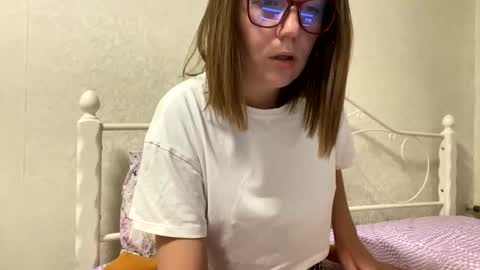 BeatriceTender online show from November 2025 06:52:02 PM