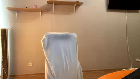 Nik online show from October 2025 09:07:02 AM