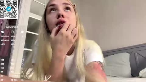 Snapshot of beauty_fuel chatting on June 2026 05:42:02 AM Polly online show from June 2026 05:42:02 AM