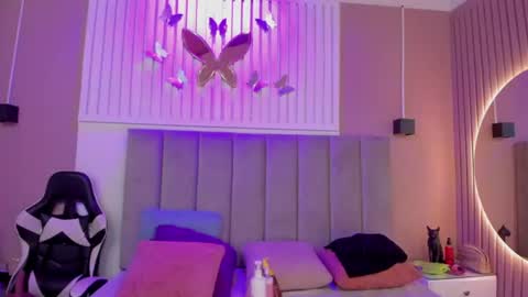 Snapshot of beauty_milf4 chatting on July 2026 11:35:01 AM Chantall online show from July 2026 11:35:01 AM