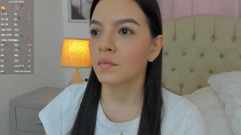 Ariana Reyes online show from November 2025 12:38:01 PM