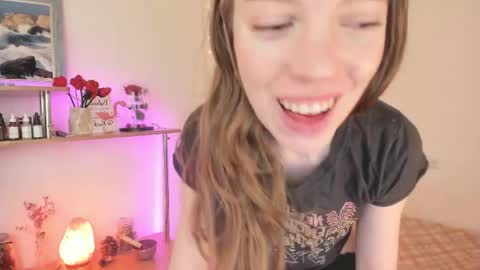 Snapshot of beautyeliise chatting on April 2026 02:14:02 PM Eliise online show from April 2026 02:14:02 PM