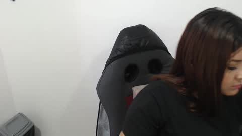beautyykarol online show from November 2025 04:40:02 PM