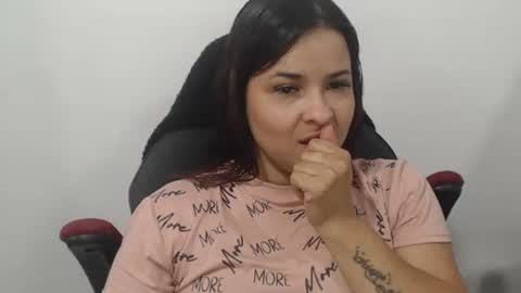 beautyykarol online show from December 2025 07:34:02 PM