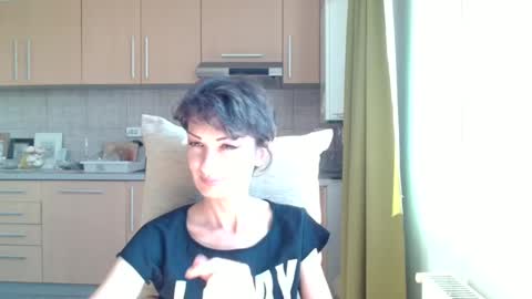 Snapshot of bebacksooon chatting on September 2025 10:58:02 AM Raluca online show from September 2025 10:58:02 AM