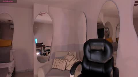 Am Becca online show from September 2025 07:37:01 PM