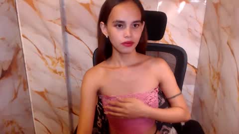 Snapshot of beccamiller22 chatting on May 2026 11:23:04 PM becca online show from May 2026 11:23:04 PM