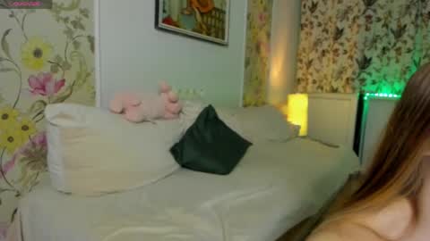 Snapshot of bedroomvhs chatting on May 2026 08:28:01 PM Alex Sophia online show from May 2026 08:28:01 PM