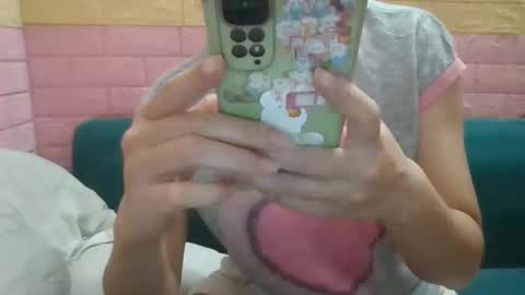 Snapshot of beebaby_xx chatting on October 2025 03:17:01 AM beebaby_xx online show from October 2025 03:17:01 AM