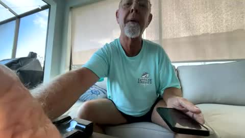 Snapshot of beezkneez63 chatting on July 2026 09:50:01 PM beezkneez63 online show from July 2026 09:50:01 PM