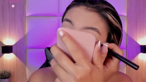 Bella cam online show from November 2025 07:32:02 PM