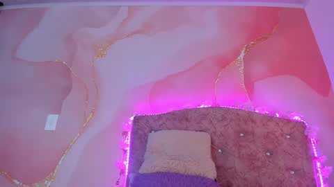 Snapshot of bella__sweets chatting on December 2024 06:17:02 PM Melanie online show from December 2024 06:17:02 PM