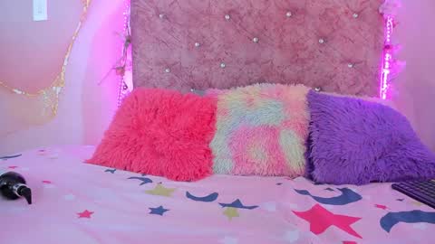 Snapshot of bella__sweets chatting on January 2025 07:04:01 PM Melanie online show from January 2025 07:04:01 PM