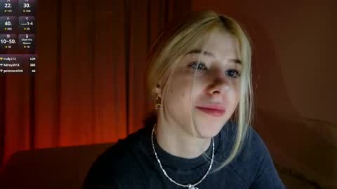 Snapshot of bella_amoury chatting on April 2026 06:10:01 PM Bella online show from April 2026 06:10:01 PM