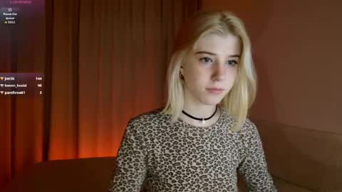 Snapshot of bella_amoury chatting on May 2026 05:10:01 PM Bella online show from May 2026 05:10:01 PM