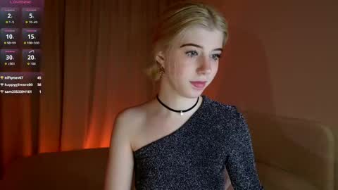 Snapshot of bella_amoury chatting on May 2026 07:22:01 PM Bella online show from May 2026 07:22:01 PM