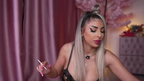 Snapshot of bella_blonda chatting on May 2026 10:15:02 PM Emma Bella online show from May 2026 10:15:02 PM