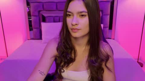 Snapshot of bella_clark2 chatting on November 2025 03:34:01 AM Bella online show from November 2025 03:34:01 AM