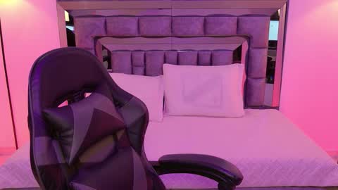 Snapshot of bella_clark2 chatting on November 2025 04:15:02 AM Bella online show from November 2025 04:15:02 AM