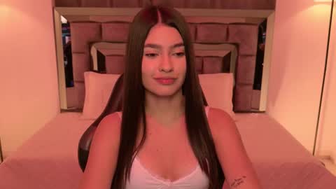 Snapshot of bella_clark2 chatting on December 2025 02:06:02 AM Bella online show from December 2025 02:06:02 AM