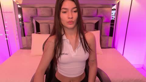 Snapshot of bella_clark2 chatting on January 2026 01:13:02 PM Bella online show from January 2026 01:13:02 PM