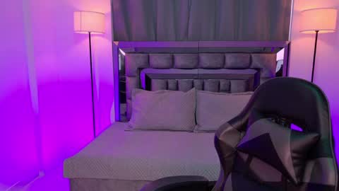 Snapshot of bella_clark2 chatting on March 2026 01:06:01 PM Bella online show from March 2026 01:06:01 PM