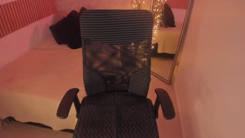 Dessi  online show from January 2025 12:47:02 PM