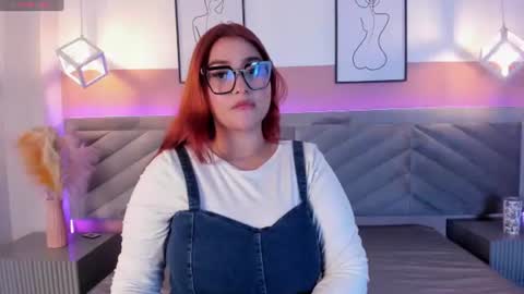 Snapshot of bella_m00n chatting on July 2026 01:39:01 PM Bella online show from July 2026 01:39:01 PM