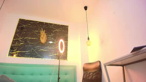     online show from November 2025 09:25:02 PM