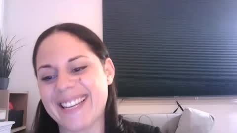 Snapshot of bella_sexy_feet chatting on December 2024 05:03:01 PM bella_sexy_feet online show from December 2024 05:03:01 PM
