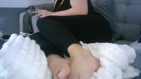 Snapshot of bella_sexy_feet chatting on January 2025 03:07:01 PM bella_sexy_feet online show from January 2025 03:07:01 PM