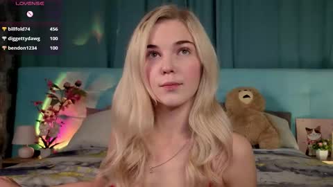 Snapshot of bella_stewartt chatting on February 2026 01:10:02 AM Bella online show from February 2026 01:10:02 AM