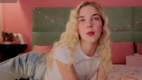 Bella NEW ROOM online show from May 2026 01:11:02 AM