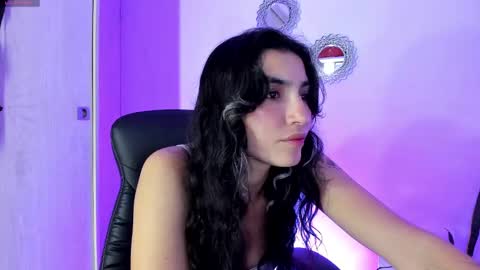 Bella online show from October 2025 02:09:02 AM