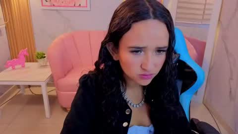 Snapshot of bella_vibes_s chatting on June 2026 02:42:01 AM Bella online show from June 2026 02:42:01 AM