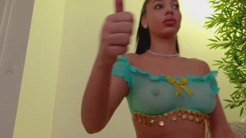 Snapshot of bella_vixen_ chatting on February 2026 06:33:02 PM Bella online show from February 2026 06:33:02 PM