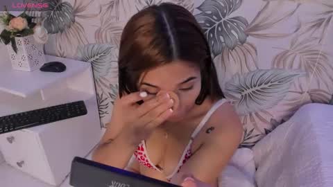 Snapshot of bellaa_becca chatting on January 2025 06:28:01 PM Bella Becca online show from January 2025 06:28:01 PM